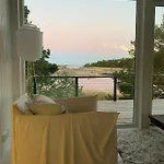 Yksityinen Saari Ulkomerellae! Villa Hitis