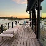 Villa Yksityinen Saari Ulkomerellae! Hitis